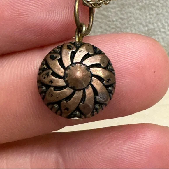 Vintage Avon Copper Pendant Necklace Dainty - Picture 7 of 7